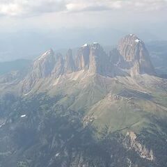 Flugwegposition um 14:17:26: Aufgenommen in der Nähe von 38032 Canazei, Autonome Provinz Trient, Italien in 3523 Meter